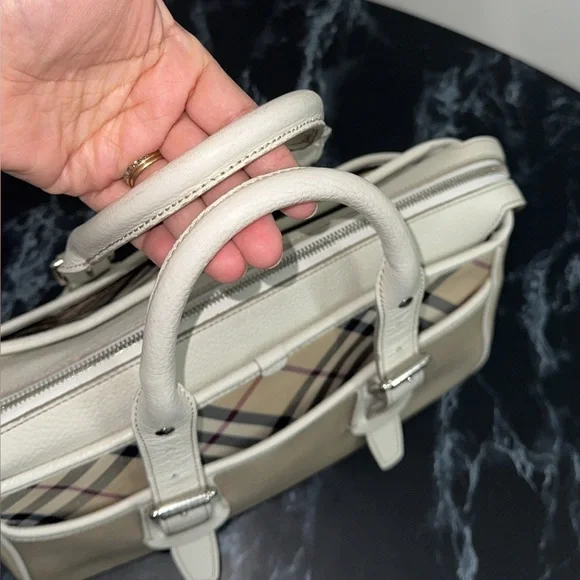 BURBERRY Leather Nylon Canvas Handbag Beige Ivory
Handbag AUTHENTIC - Picture 10 of 16